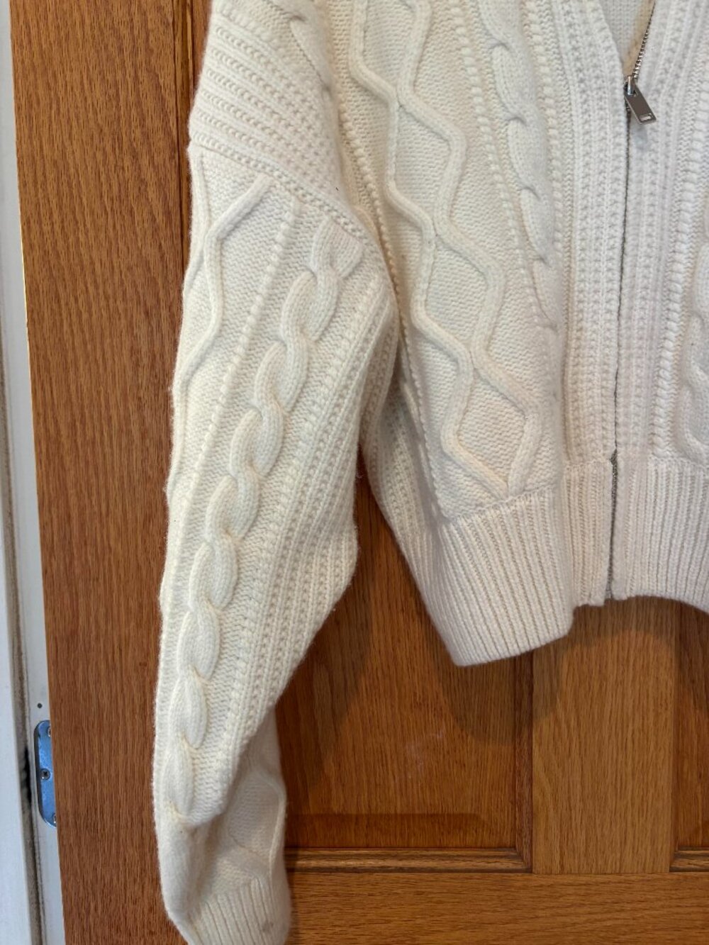 WHITE FRAME ZIP FRONT CABLE CROPPED CARDIGAN 100% MERINO WOOL MEDIUM NEVER WORN - Picture 2 of 7